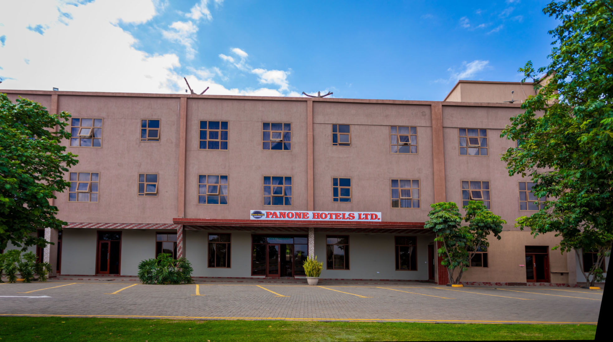 Panone King'ore Hotel Front Exterior